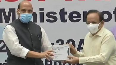 Photo of Defence Minister Rajnath Singh and Union Health Minister Dr Harsh Vardhan release first batch of Anti-COVID drug 2DG developed by DRDO