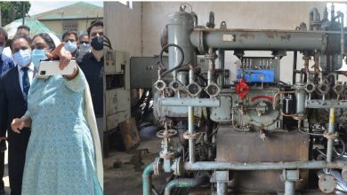 Photo of Advisor Baseer Khan reviews functioning of oxygen manufacturing plants