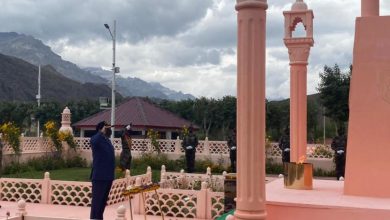 Photo of Defence MoS Ajay Bhatt pays tribute to fallen heroes at Kargil War Memorial in Ladakh