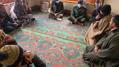 Photo of IGP Kashmir visits family of cop who was killed in Bijbehra