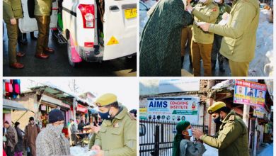Photo of Police distributes face masks in Kulgam