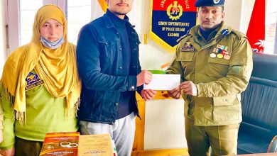 Photo of Police felicitated the topper of 10th class examination in Kulgam