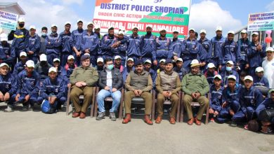 Photo of SSP Shopian flags off Bharat Darshan tour-2022 at District Police Lines Shopian