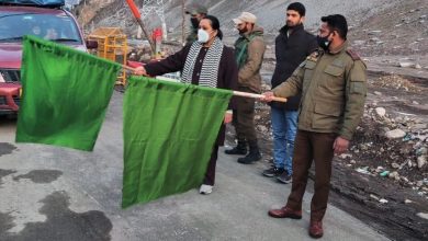 Photo of Srinagar-Leh highway thrown open for light motor vehicles in presence of police, civil officials