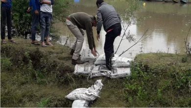Photo of Jhelum crosses flood alarm mark of 18-ft in south Kashmir’s Sangam