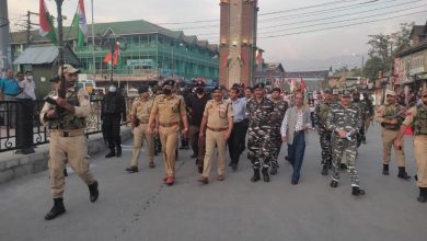 Photo of DGP visits Hazratbal, Lal Chowk areas; interacts with officers, jawans