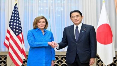 Photo of US House Speaker Pelosi meets Japanese PM in Tokyo amid heightened tension between America and China