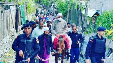 Photo of Farooq Abdullah reaches remote hamlet in Kishtwar on horseback