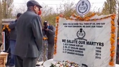 Photo of Ladakh LG R K Mathur lays wreath at Police Memorial on Police Commemoration Day in Leh
