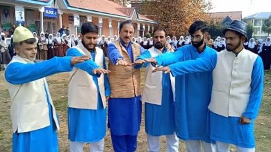 Photo of Vomedh, Yadgaar Art & Music Theatre stages ‘Aalow’ Nukad Natak on Beti Bachao at Kulgam