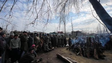Photo of Hundreds turn out for last rites of slain Kashmiri Pandit in Pulwama