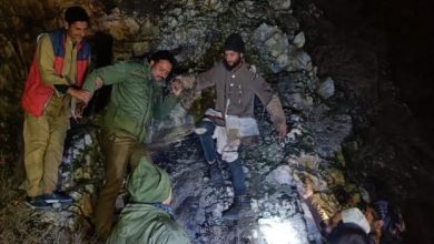 Photo of Cops rescue man stuck in rock