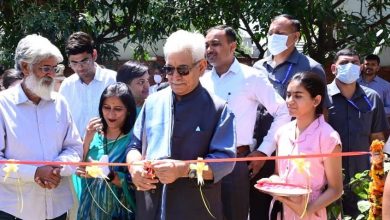 Photo of Lt Governor inaugurates solo exhibition of renowned Sculptor, Shri Ravinder Jamwal at Birpur