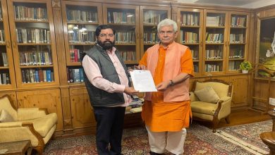 Photo of Maharashtra CM meets J&K LG; requests for allocation of land to build Maharashtra Bhawan