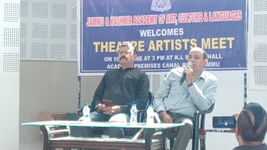 Photo of Secretary JKAACL interacts with the Theatre fraternity