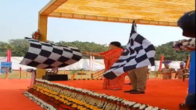 Photo of WCD Minister Smriti Irani flags off bike expedition “Yashaswini”, in New Delhi