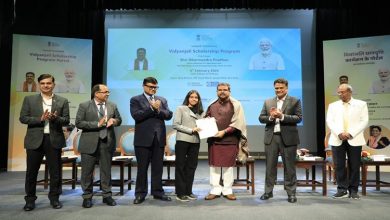 Photo of Union Minister Dharmendra Pradhan launches EdCIL Vidyanjali Scholarship Programme in New Delhi