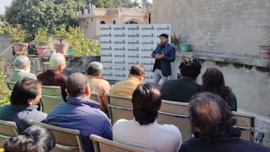 Photo of Anil Chingari stages solo performance at 2nd episode of Vomedh’s ‘Terrace Theatre’ Season-2