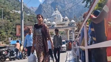 Photo of Mata Vaishno Devi Bhawan Decorated With Imported Flowers Ahead Of Navratri Festival