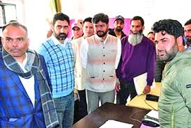 Photo of CEO P K Pole Visits Ganderbal; Reviews Preparations For Lok Sabha Elections