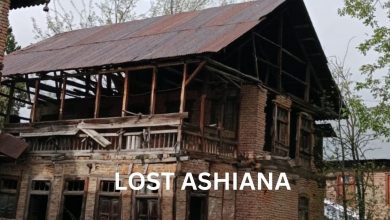 Photo of Emotional Homecoming: Kashmiri Pandit Returns to Ancestral House Discovers Ruins of the Past.