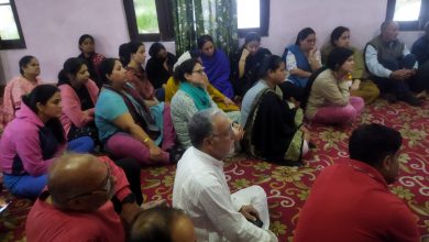 Photo of Farooq Andrabi visits Pandit colony Budgam to seek the support and vote for Apni Party