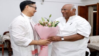 Photo of Kiren Rijiju Meets Mallikarjun Kharge Ahead Of Parliament Session Commencement