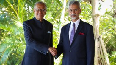 Photo of EAM Dr. S Jaishankar Meets Former Prime Ministers Of  Mauritius Dr. Navin Ramgoolam And Paul Bérenger