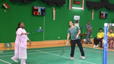 Photo of President Droupadi Murmu Plays Badminton With Saina Nehwal At Rashtrapati Bhavan