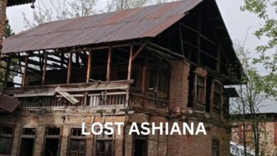 Photo of TRN Emotional Homecoming: Kashmiri Pandit Returns to Ancestral House Discovers Ruins of the Past.