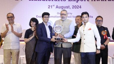 Photo of Union Minister Giriraj Singh presents Handicrafts Exports Awards