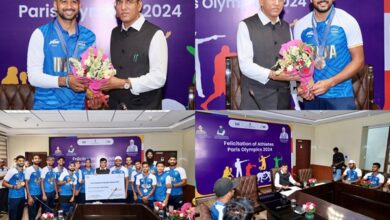 Photo of Union Minister Dr. Mansukh Mandaviya felicitates Indian Hockey Team for securing bronze at Paris 2024 Olympics