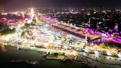 Photo of Ayodhya sets Guinness World Record with 25 lakh diyas lit and 1,121 Vedacharyas performing aarti together