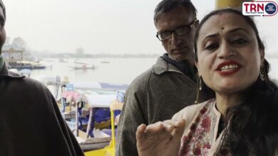 Photo of KasherKathBaath | #SumanBhat in conversation with Shikara Wala at Dal Lake Srinagar.