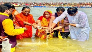 Photo of Odisha CM takes holy dip at Triveni Sangam