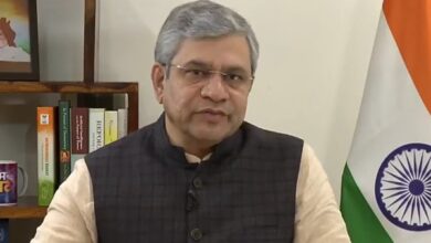 Photo of Union Railway Minister Ashwini Vaishnaw Reviews Progress of Mumbai-Ahmedabad Bullet Train Project