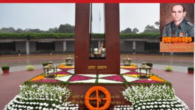 Photo of Defence Minister Rajnath Singh Pays Tribute to Lt. Col Tarapore on Balidan Diwas, Hails His Bravery in 1965 War