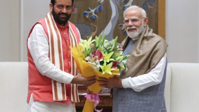 Photo of Haryana CM Nayab Saini Meets PM Modi, Presents Maa Durga Statue on Maha Navami
