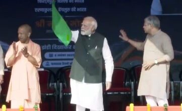 Photo of PM Modi Flags Off Four New Vande Bharat Trains from Varanasi, Boosting Connectivity Across India