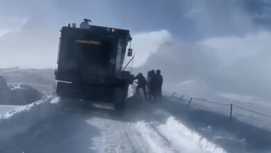 Photo of Indian Army, BRO clear route along Dongkya La; evacuation of tourists from Lachen