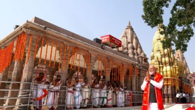 Photo of Prime Minister Narendra Modi visits Shri Kashi Vishwanath temple