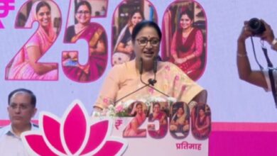 Photo of CM Rekha Gupta Launches Delhi Lakshmi Yojana; Hands Over Approval Letters To 25,00 Beneficiaries