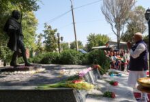 Photo of PM Modi Pays Floral Tribute To Mahatma Gandhi In Bishkek