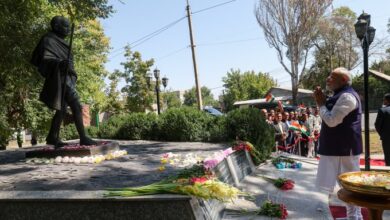 Photo of PM Modi Pays Floral Tribute To Mahatma Gandhi In Bishkek