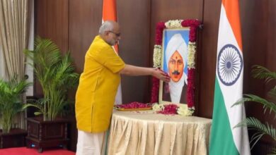 Photo of Vice President Pays Floral Tributes To Poet-Saint Subramania Bharati On His Remembrance Day